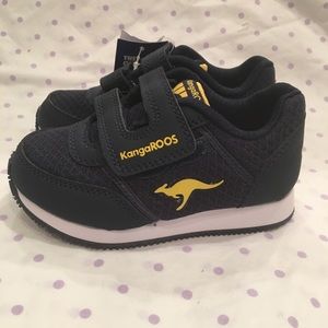 kangaroo velcro shoes